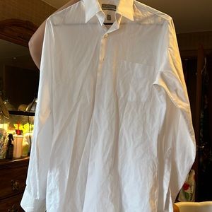 I am selling this button down shirt